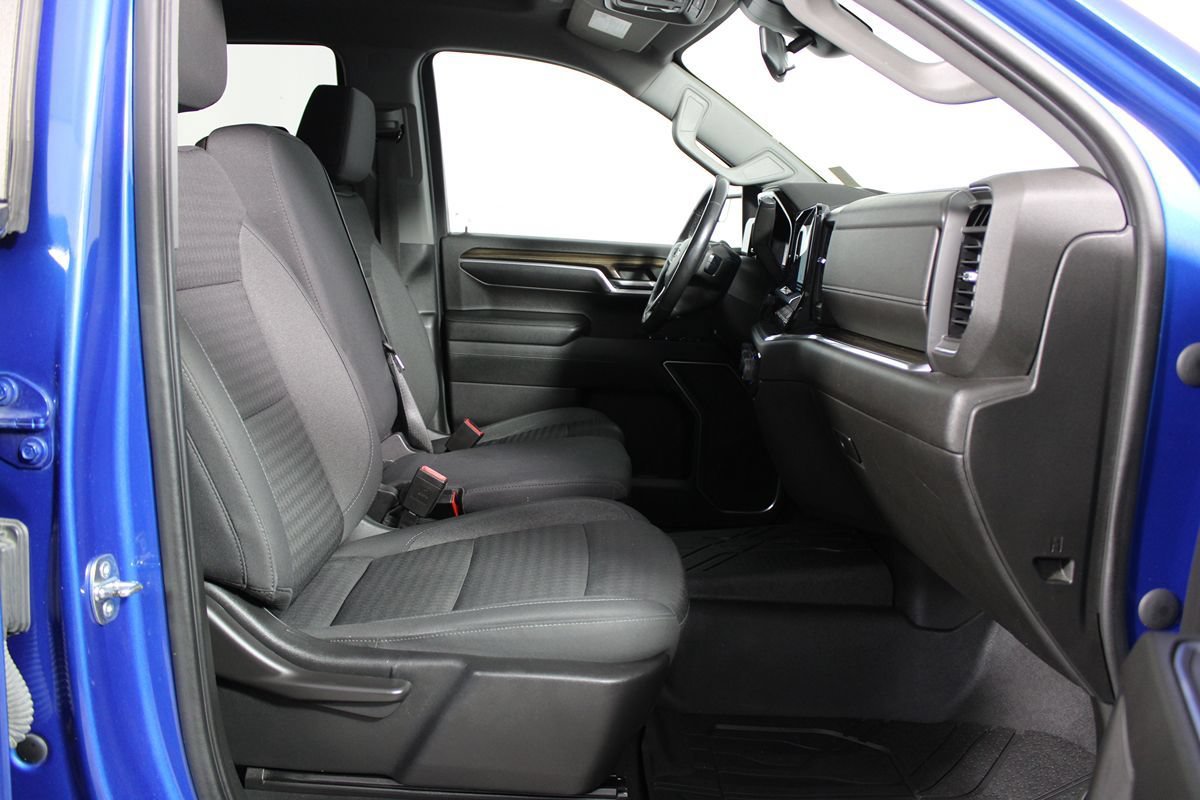 Used 2022 Chevrolet Silverado 1500 LT AWD/4WD image 7