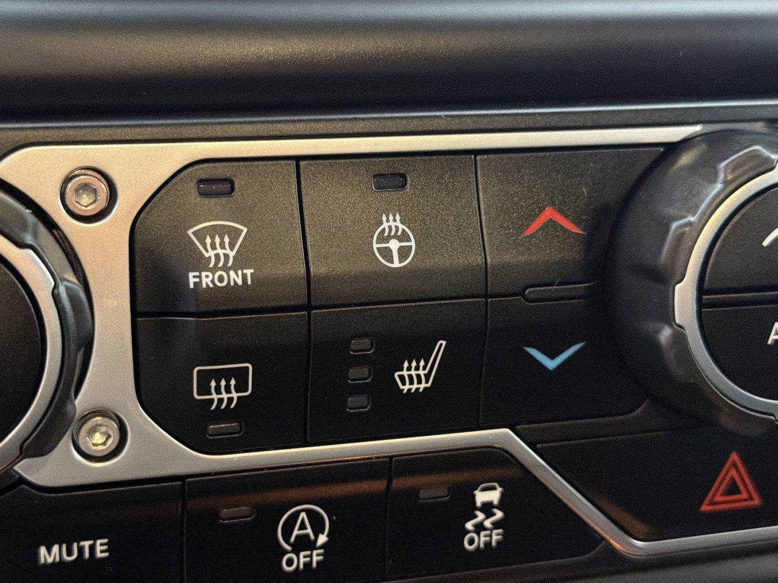 Used 2021 Jeep Wrangler Unlimited Sahara w/ Uconnect 4C Nav & Sound Group AWD/4WD image 30