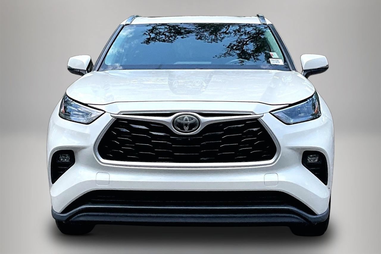 Used 2020 Toyota Highlander XLE FWD image 3