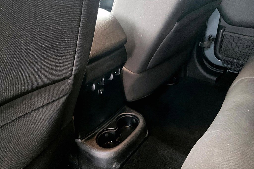 Used 2015 Jeep Wrangler Unlimited Sahara w/ Connectivity Group image 10