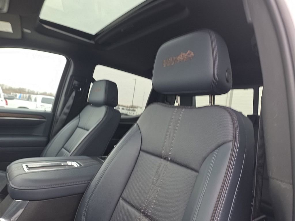 Used 2022 Chevrolet Silverado 1500 High Country w/ High Country Premium Package image 11