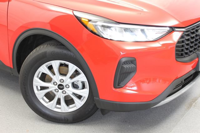 Used 2024 Ford Escape Active AWD/4WD image 2