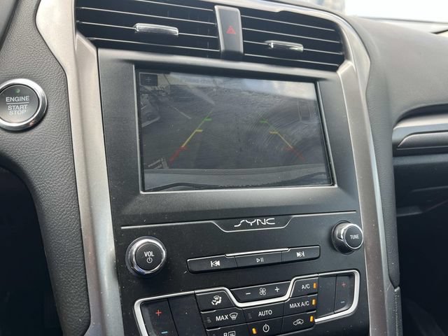 Used 2019 Ford Fusion SE FWD image 31