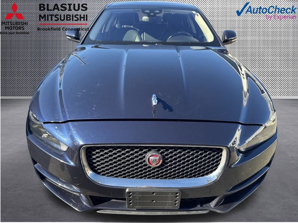 Used 2017 Jaguar XE Premium RWD image 11
