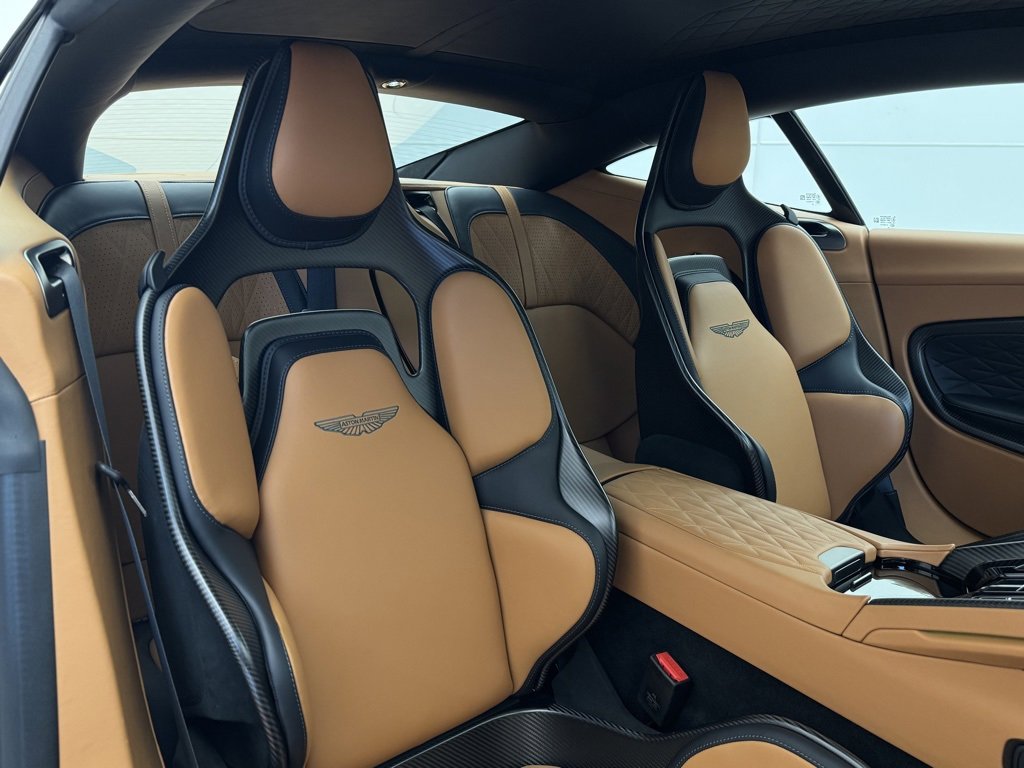 Used 2025 Aston Martin DB12 Coupe image 36