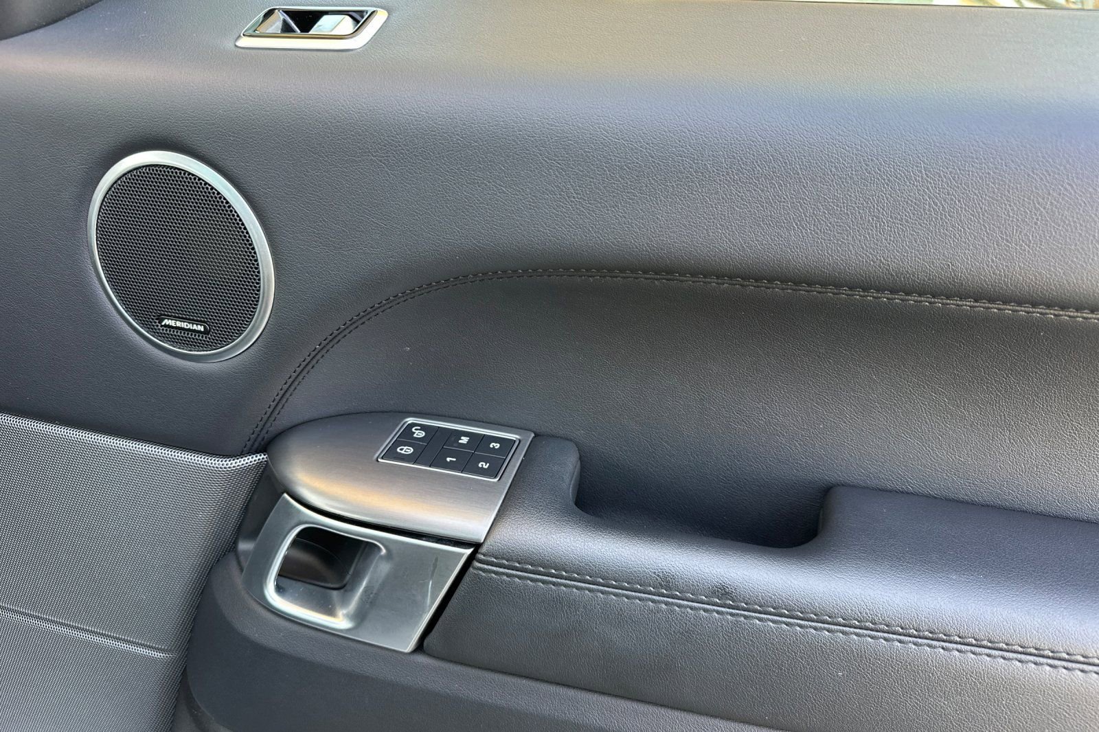 Used 2018 Land Rover Range Rover Sport SE image 21