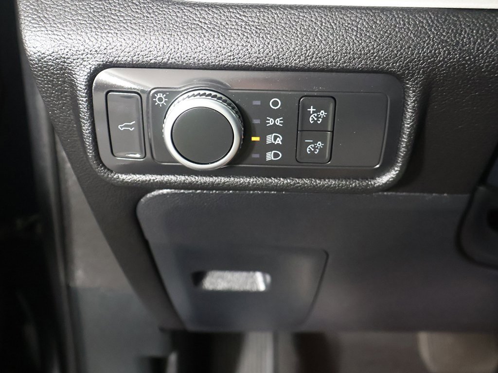 Used 2022 Ford Explorer XLT image 35