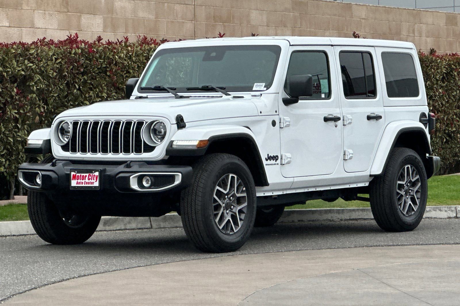 Used 2025 Jeep Wrangler Sahara image 8