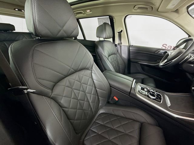 Used 2024 BMW X7 xDrive40i w/ Premium Package image 31