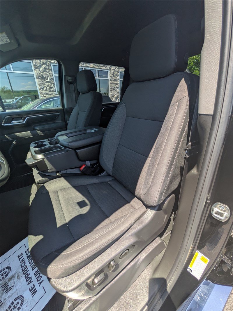 Used 2025 Chevrolet Silverado 2500 LT w/ Convenience Package AWD/4WD image 18