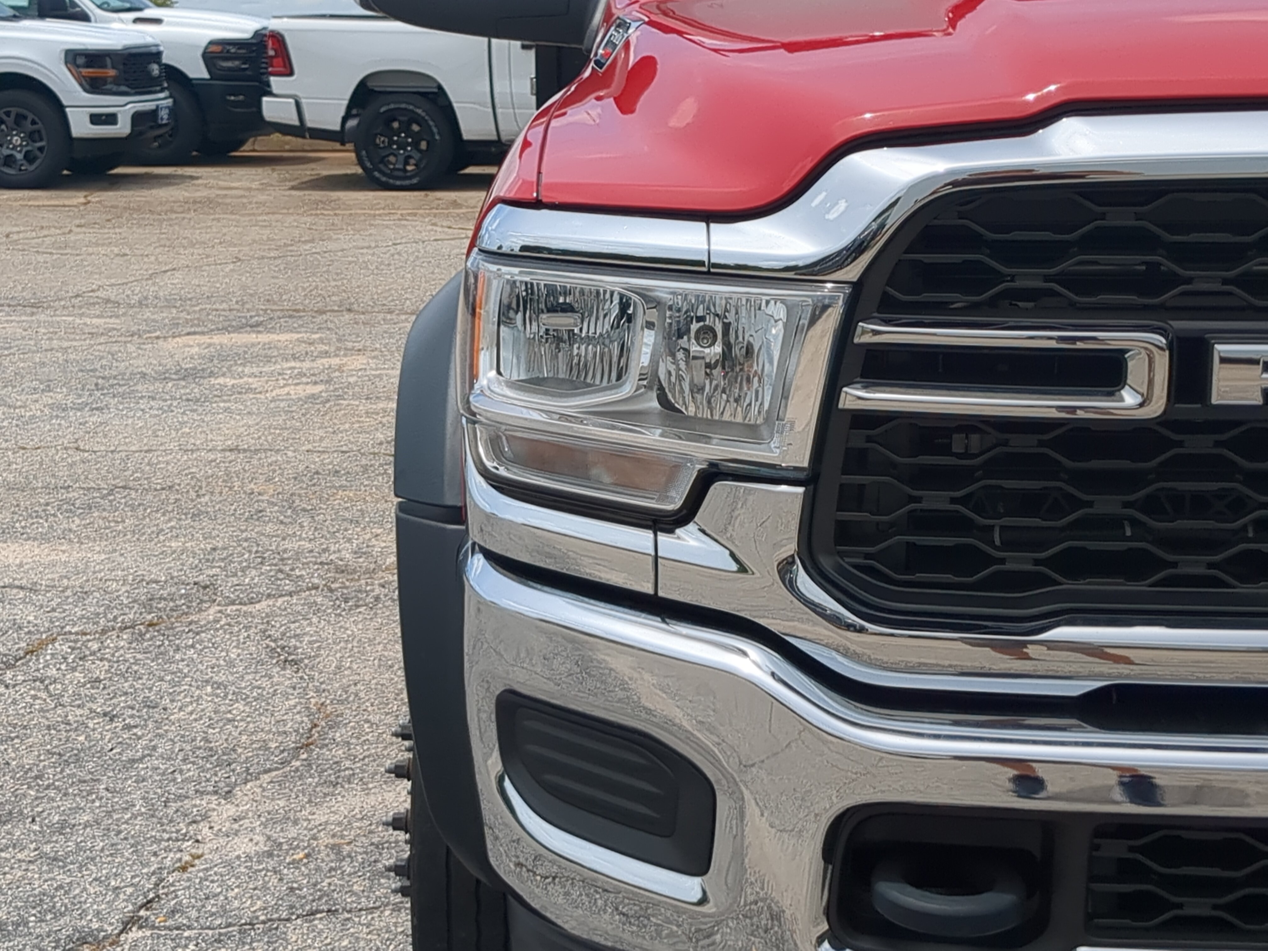Used 2022 RAM 5500 Tradesman w/ Chrome Appearance Group RWD image 8