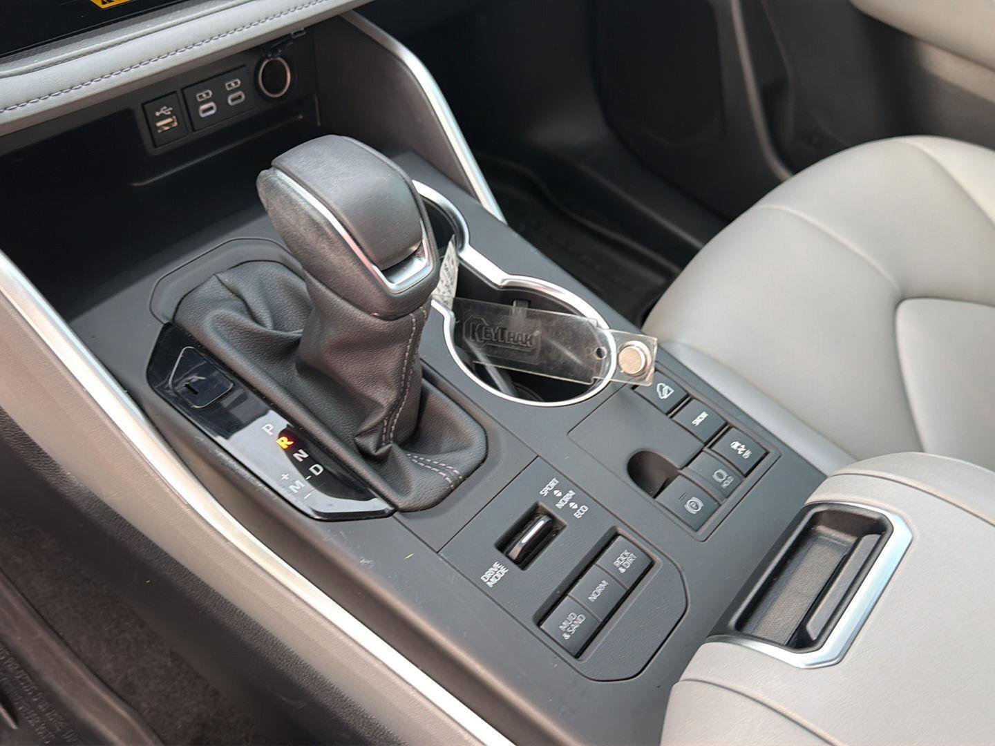 Certified 2024 Toyota Highlander XLE AWD/4WD image 28