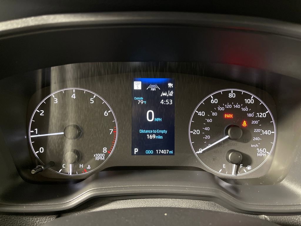 Used 2025 Toyota Corolla Cross LE image 18