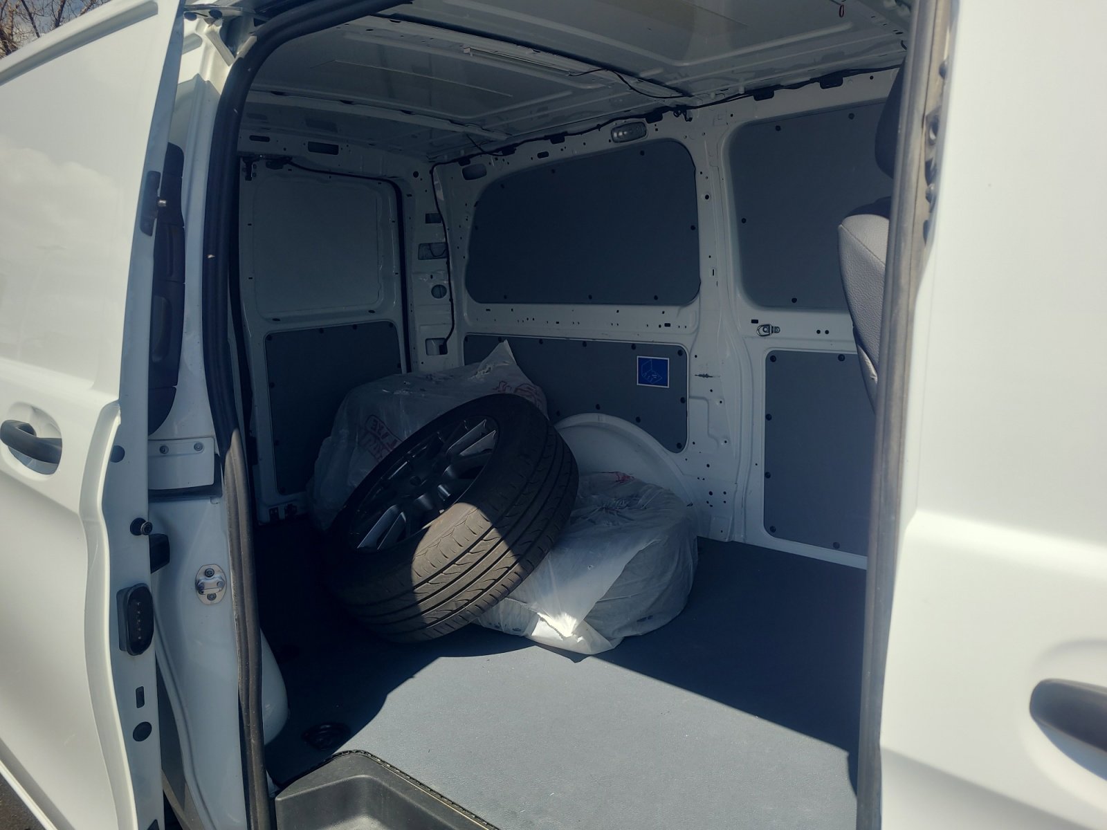 Used 2023 Mercedes-Benz Metris image 18