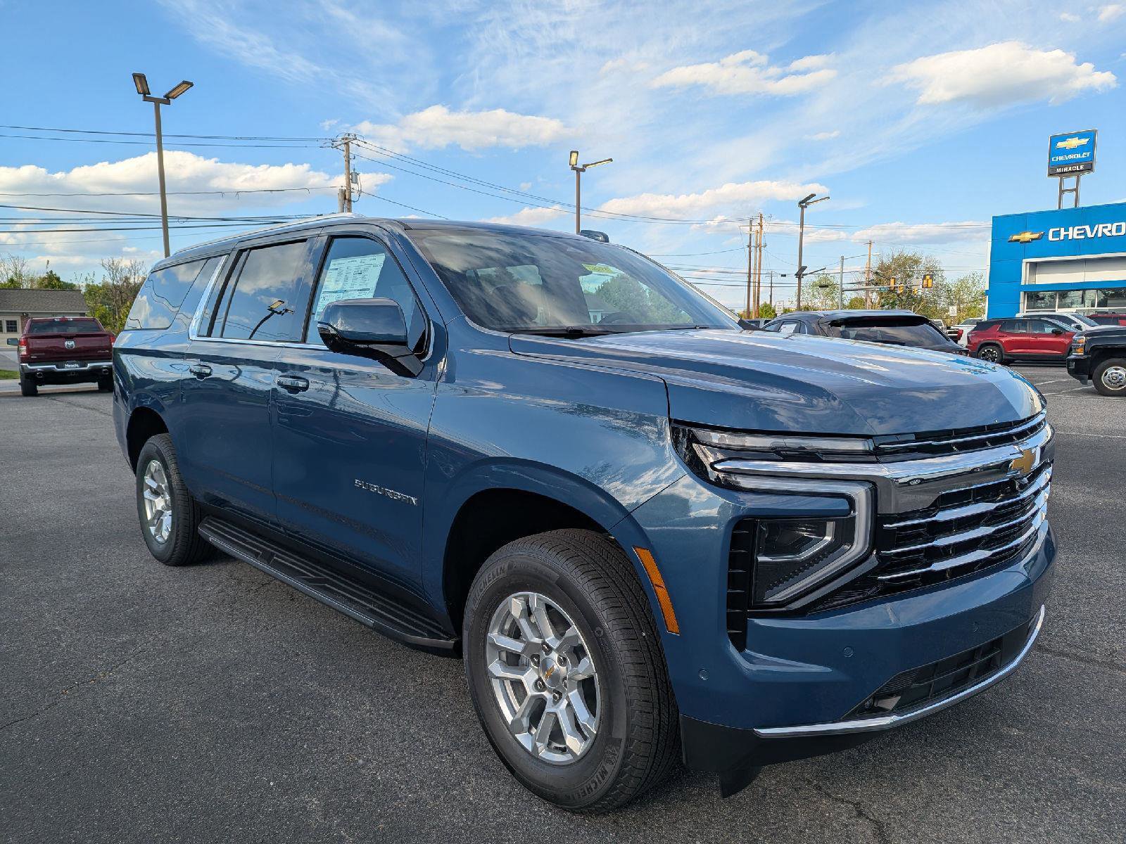 New 2026 Chevrolet Suburban LT w/ Comfort Package AWD/4WD image 2