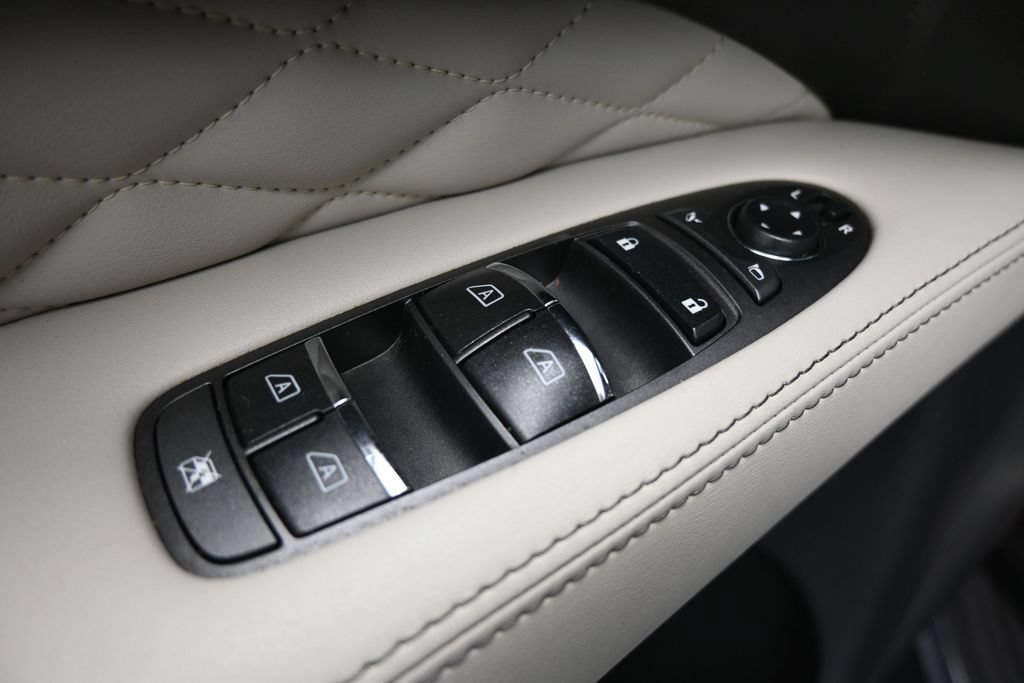 Used 2019 INFINITI QX60 Luxe w/ Limited Package AWD/4WD image 11