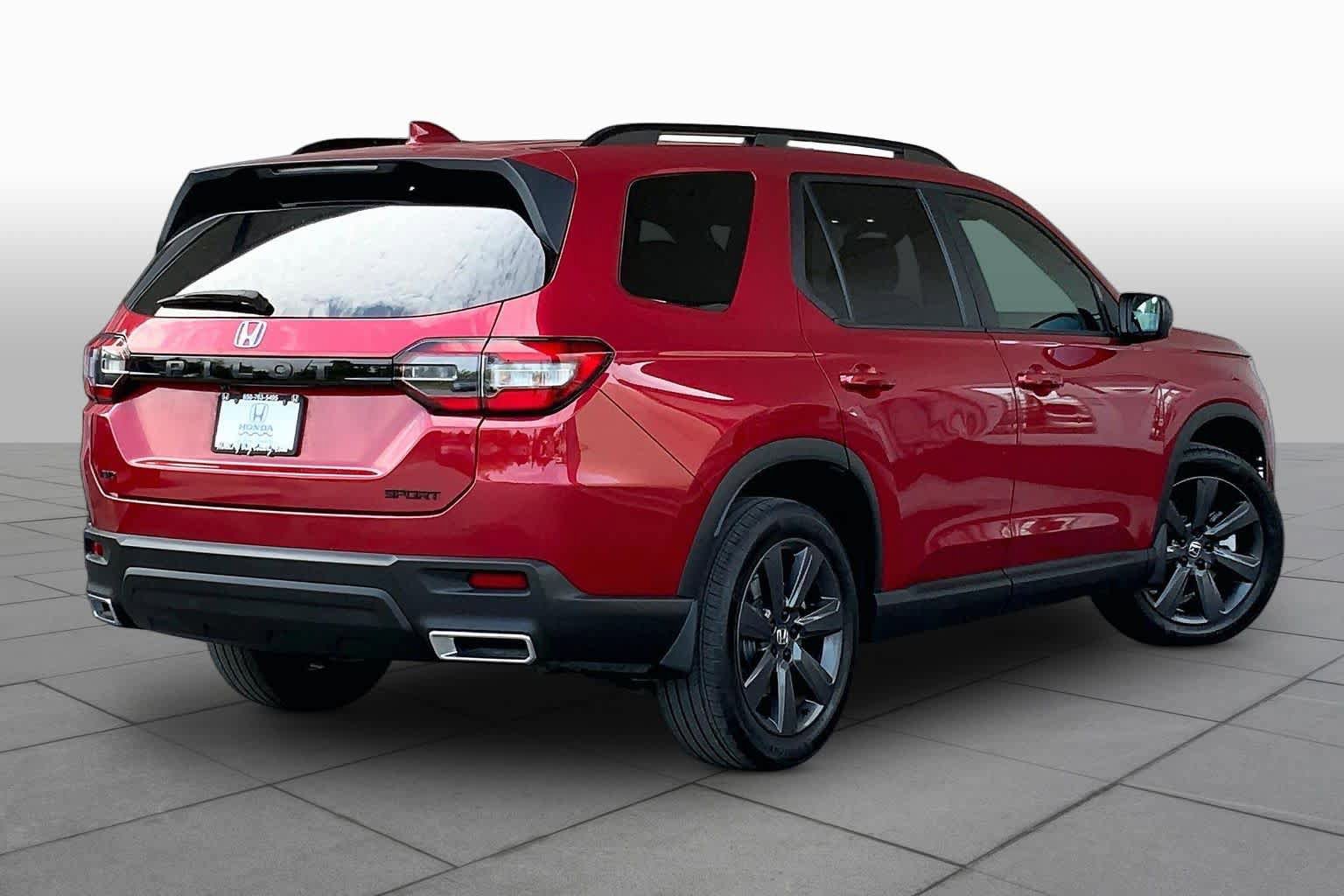 Used 2024 Honda Pilot Sport image 13