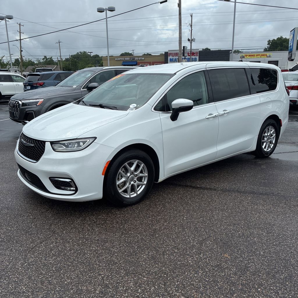 Used 2023 Chrysler Pacifica Touring-L