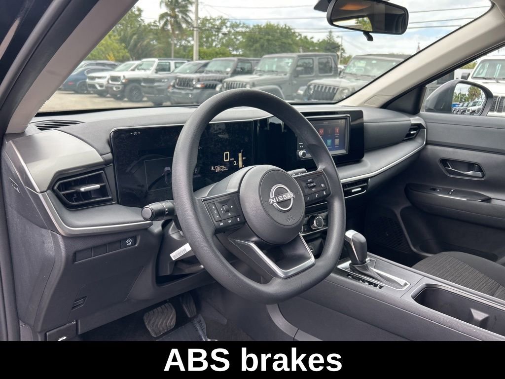 Used 2025 Nissan Kicks S image 11
