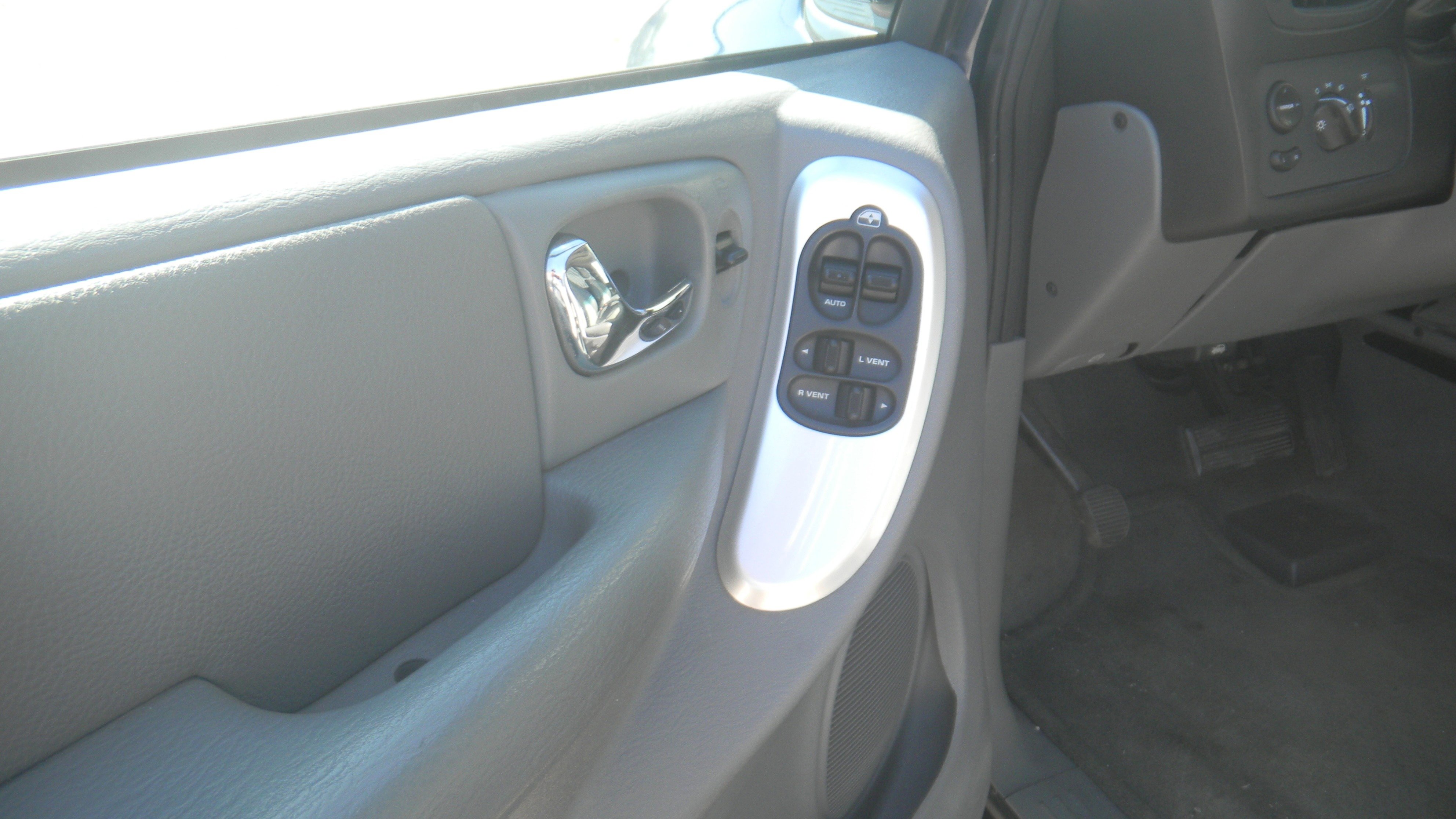 Used 2006 Dodge Grand Caravan SXT image 18