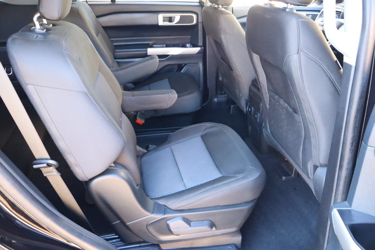Used 2023 Ford Explorer XLT AWD/4WD image 18