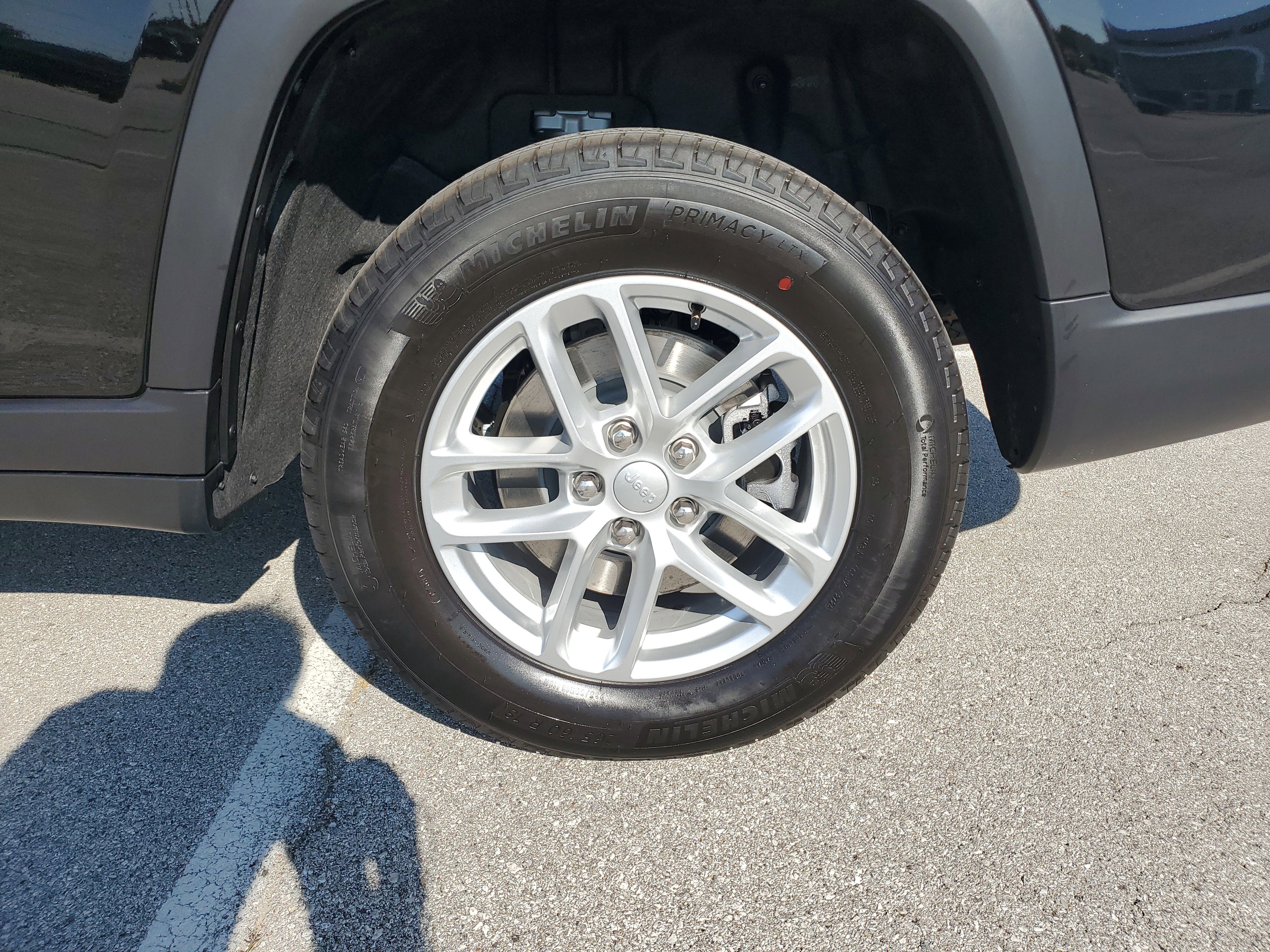 New 2025 Jeep Grand Cherokee L Laredo image 6