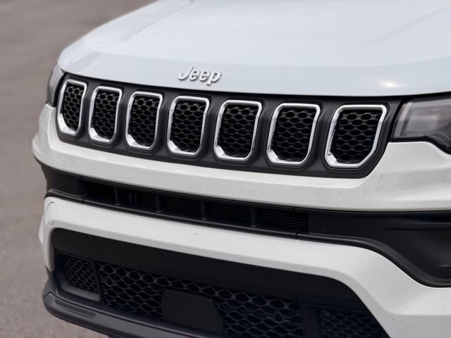 Used 2024 Jeep Compass Latitude AWD/4WD image 6