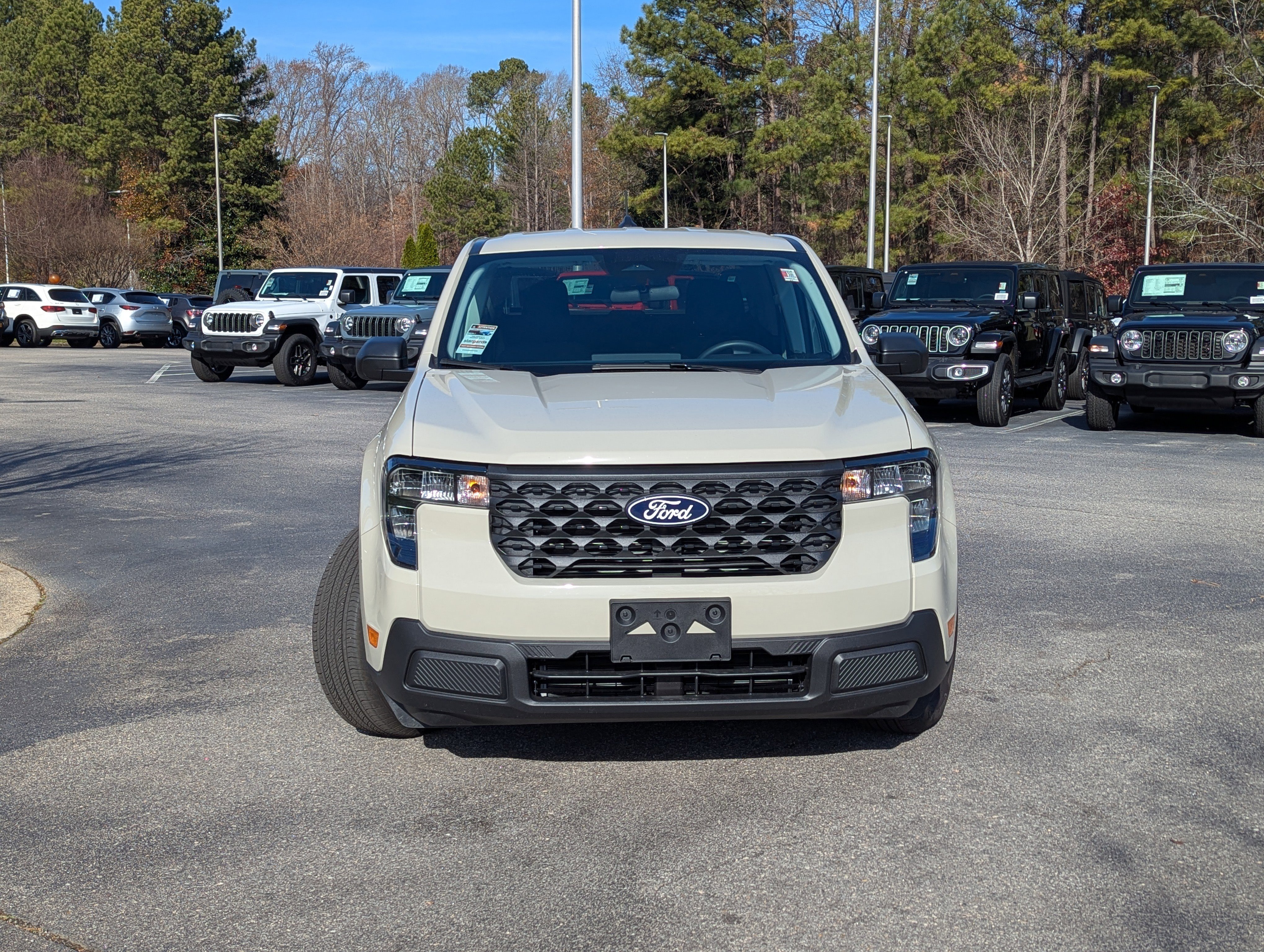 Used 2025 Ford Maverick XL image 2