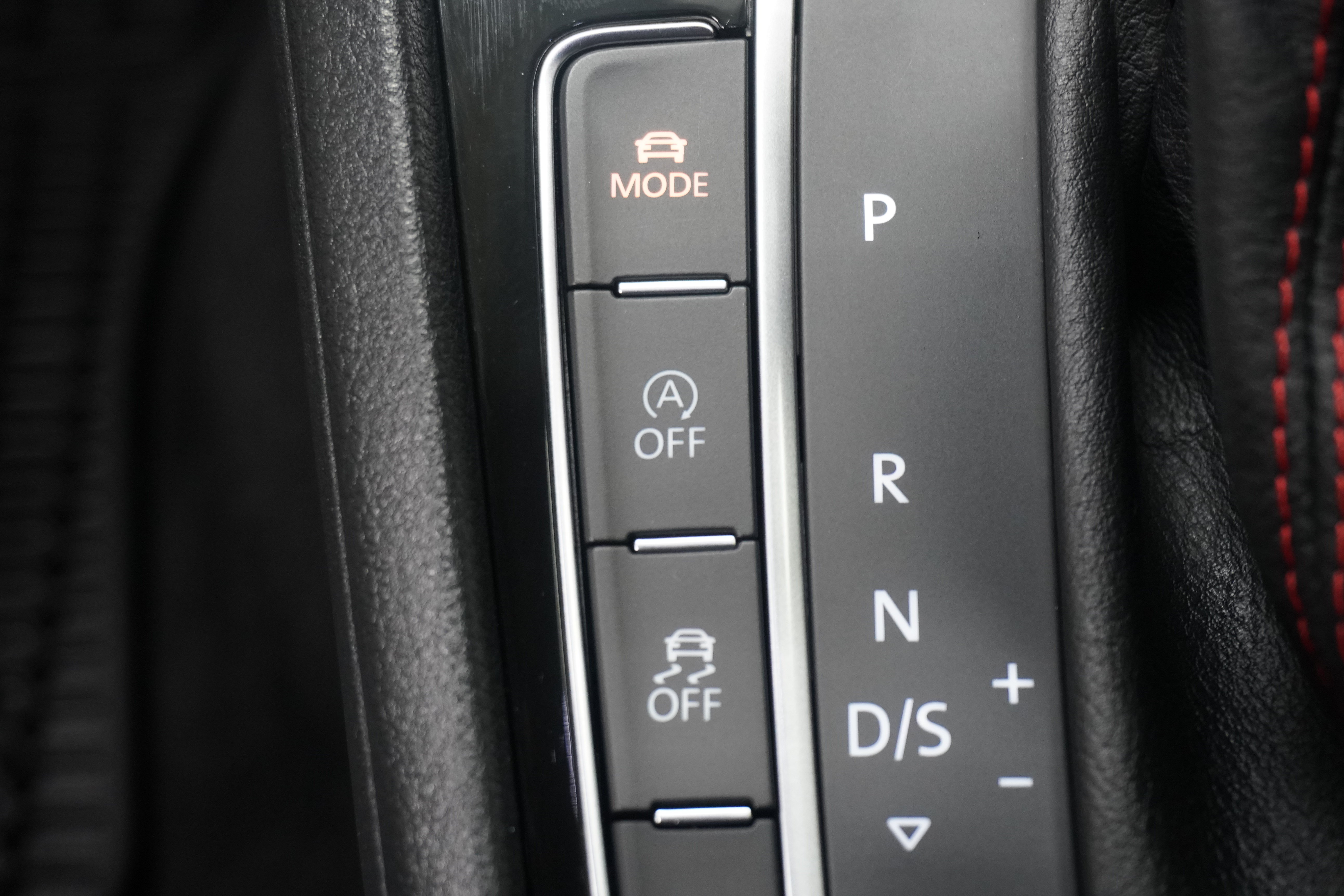 Used 2018 Volkswagen GTI Autobahn FWD image 25