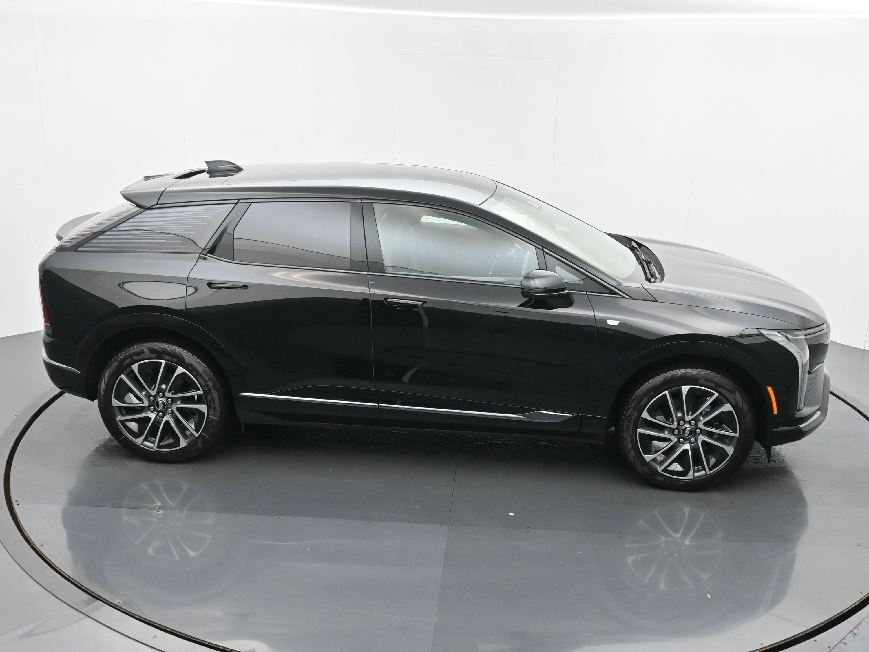 New 2026 Cadillac Optiq Sport 1 w/ LPO, Floor Liner Package AWD/4WD image 28