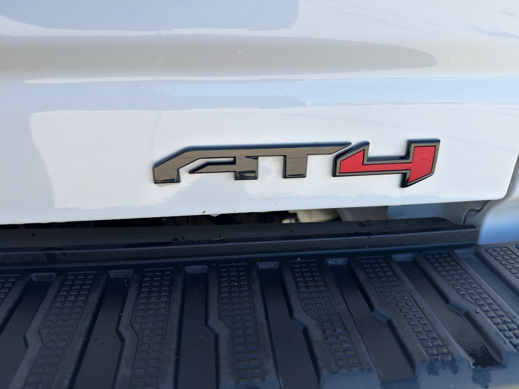 Used 2024 GMC Sierra 2500 AT4 w/ Technology Package AWD/4WD image 13