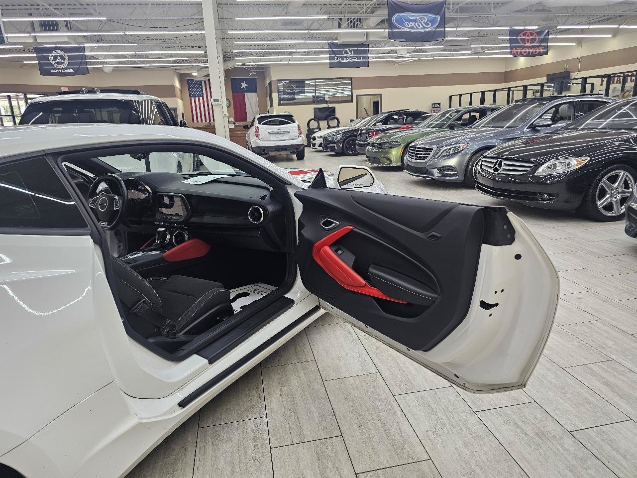 Used 2019 Chevrolet Camaro SS RWD image 13