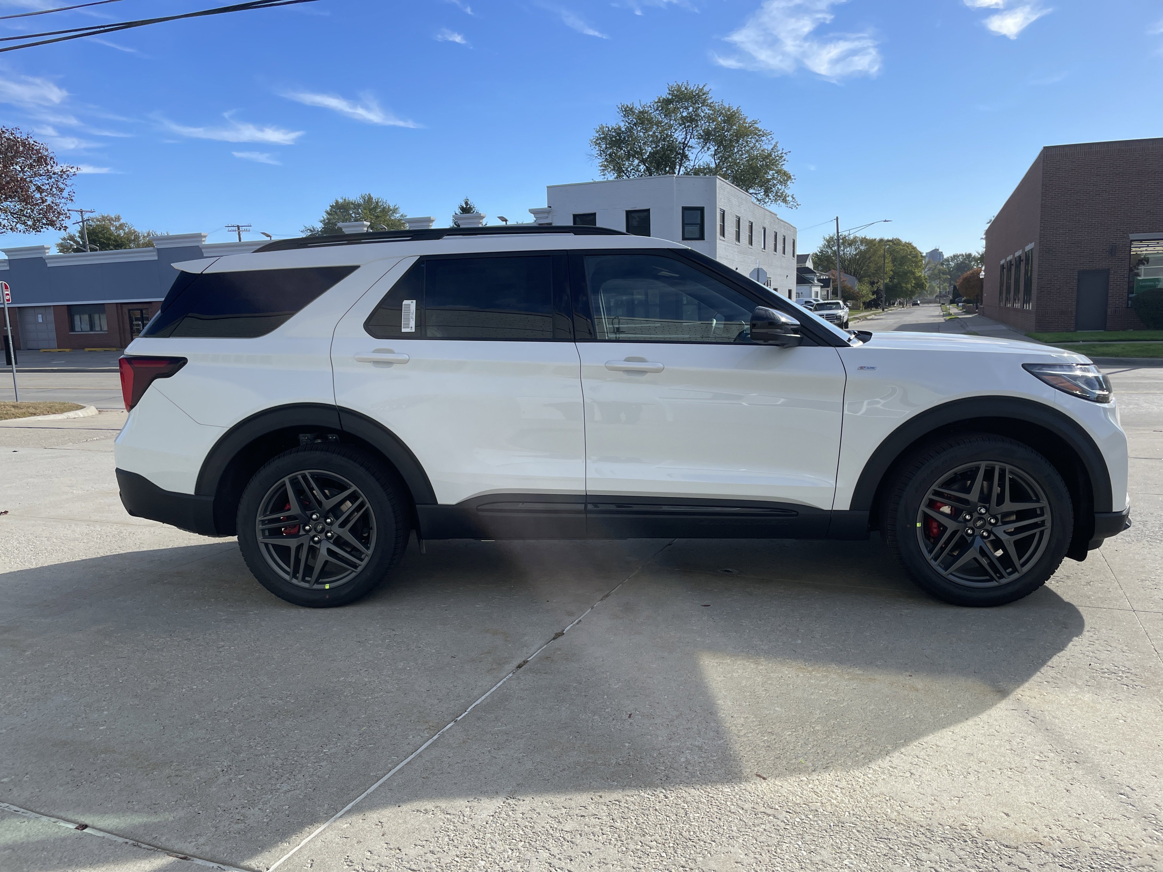 New 2026 Ford Explorer ST-Line image 3