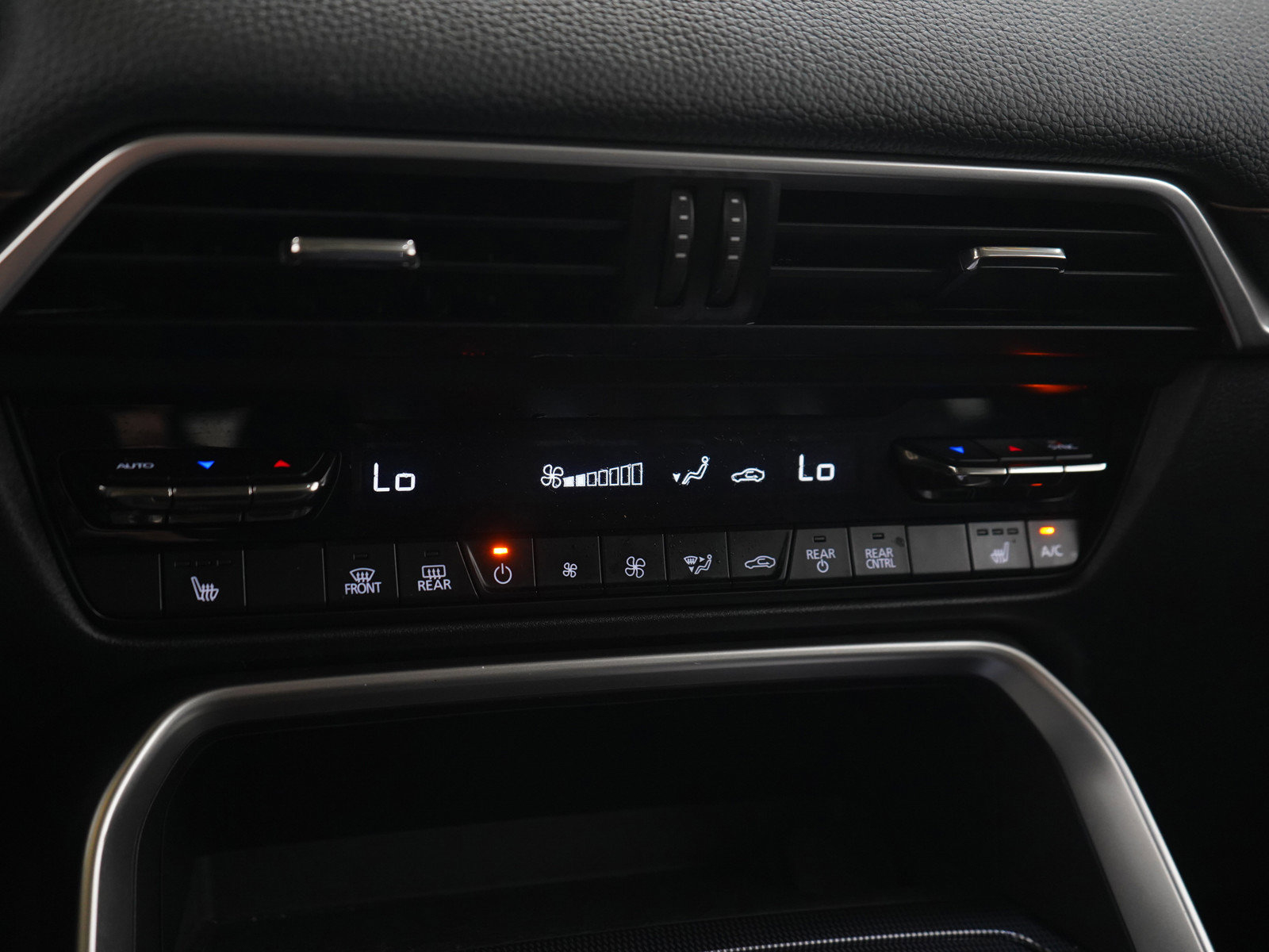 Used 2024 MAZDA CX-90 Plug-In Hybrid w/ Preferred AWD/4WD image 24