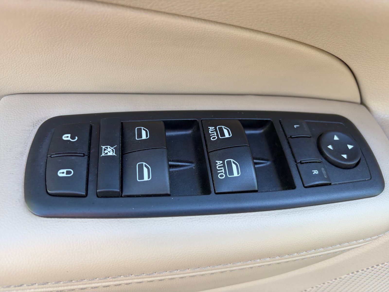 Used 2017 Jeep Grand Cherokee Limited AWD/4WD image 13