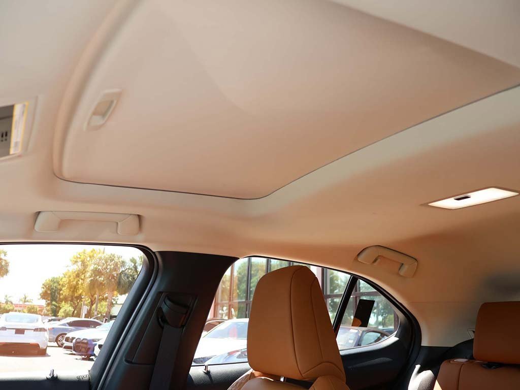 Used 2019 Lexus UX 200 image 20