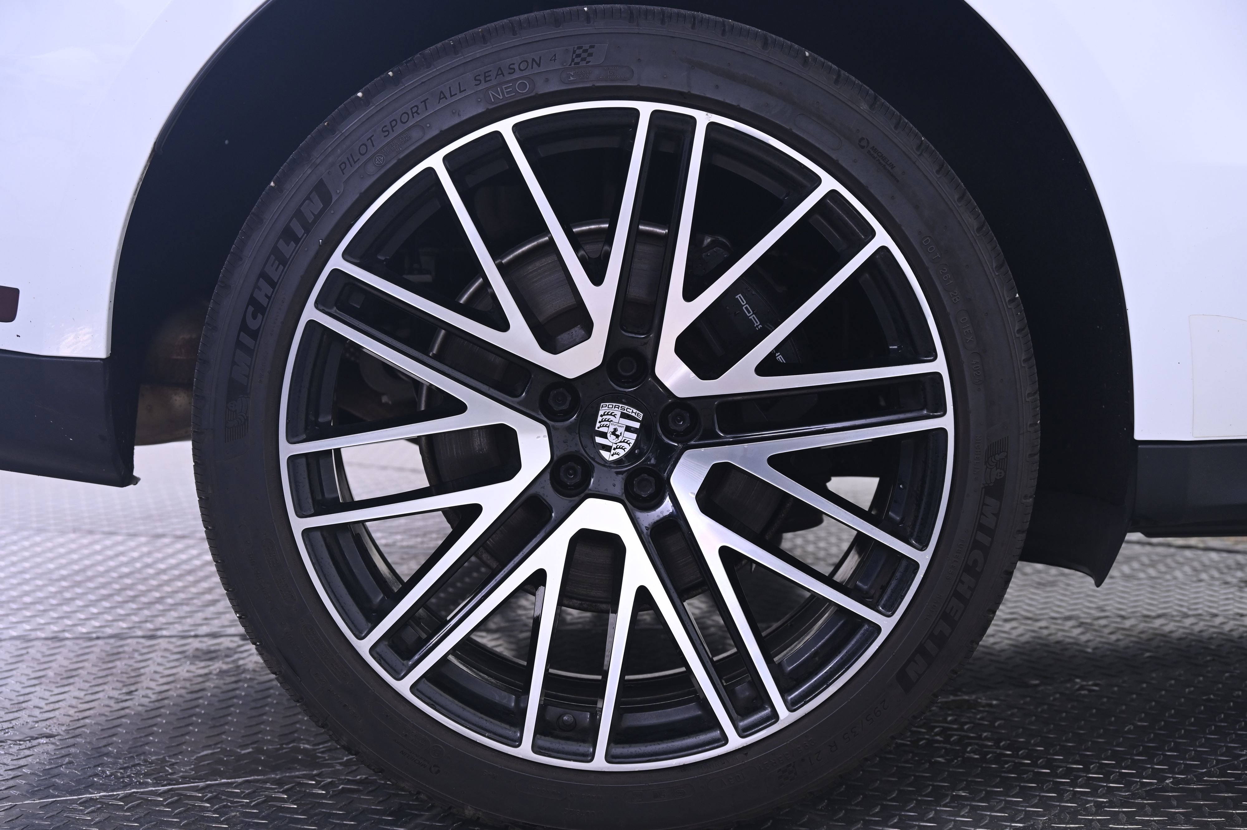 Certified 2022 Porsche Macan image 13