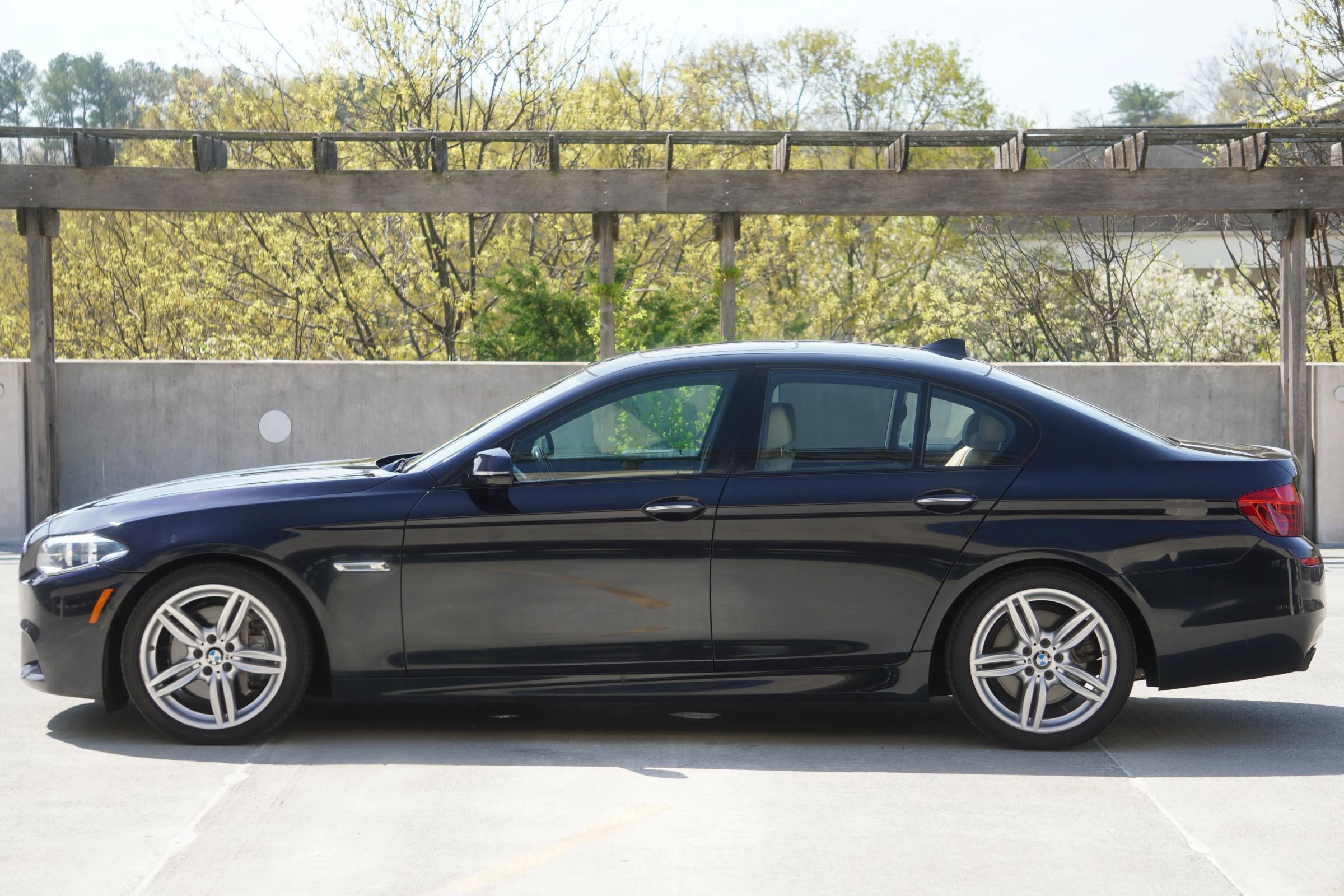Used 2016 BMW 550i xDrive Sedan AWD/4WD image 4
