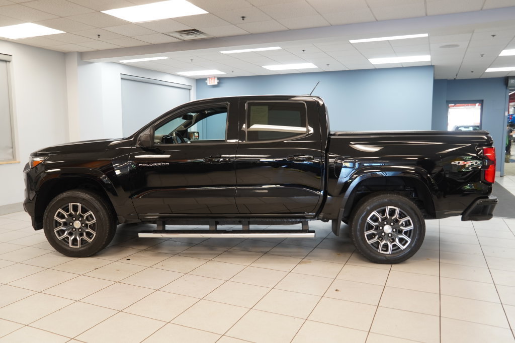 Used 2023 Chevrolet Colorado LT w/ LT Convenience Package III AWD/4WD image 2