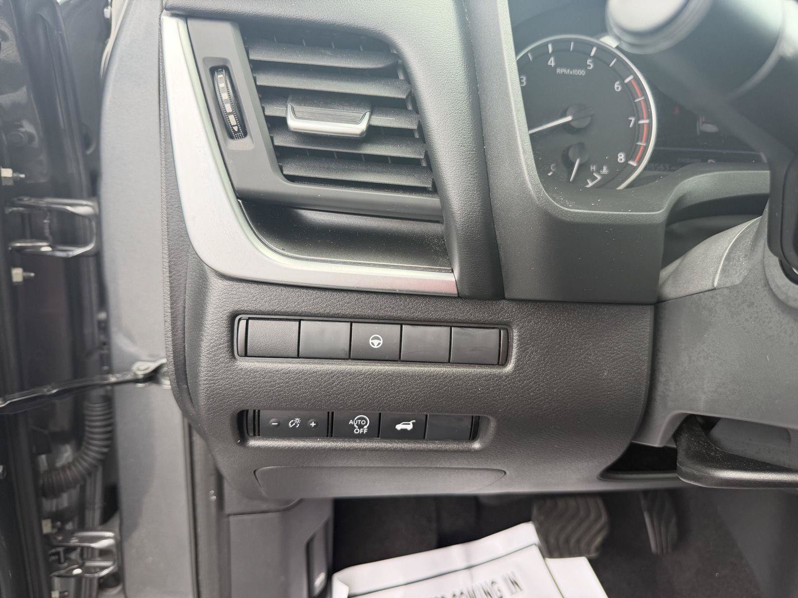 Used 2025 Nissan Rogue SV FWD image 23