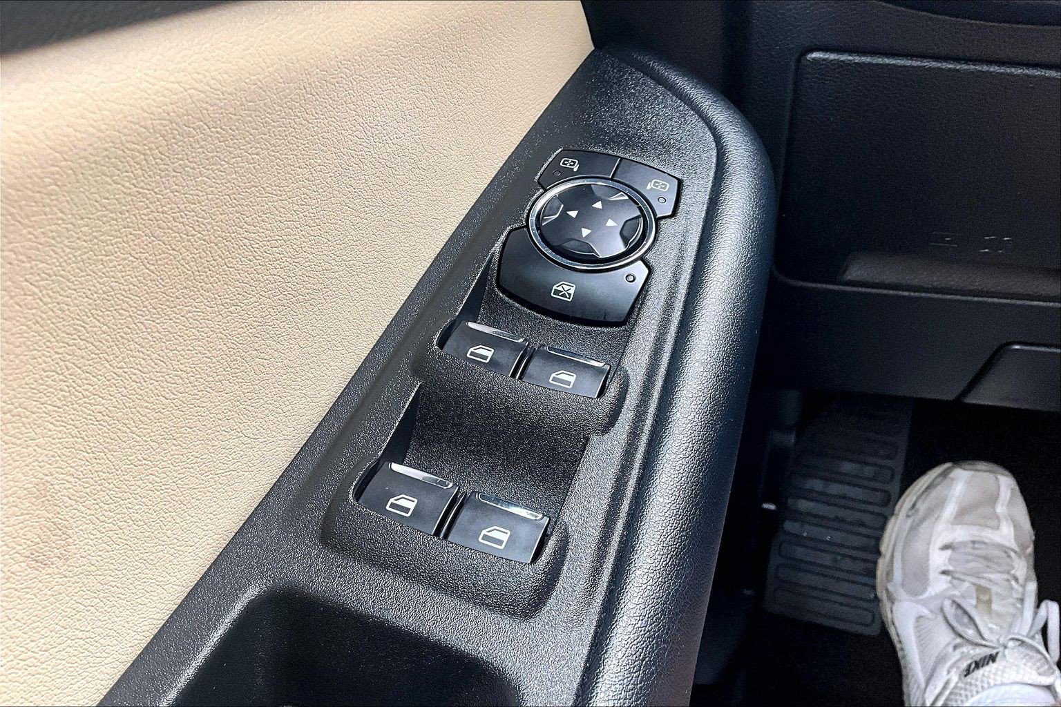 Used 2024 Ford Edge SEL w/ Convenience Package image 32