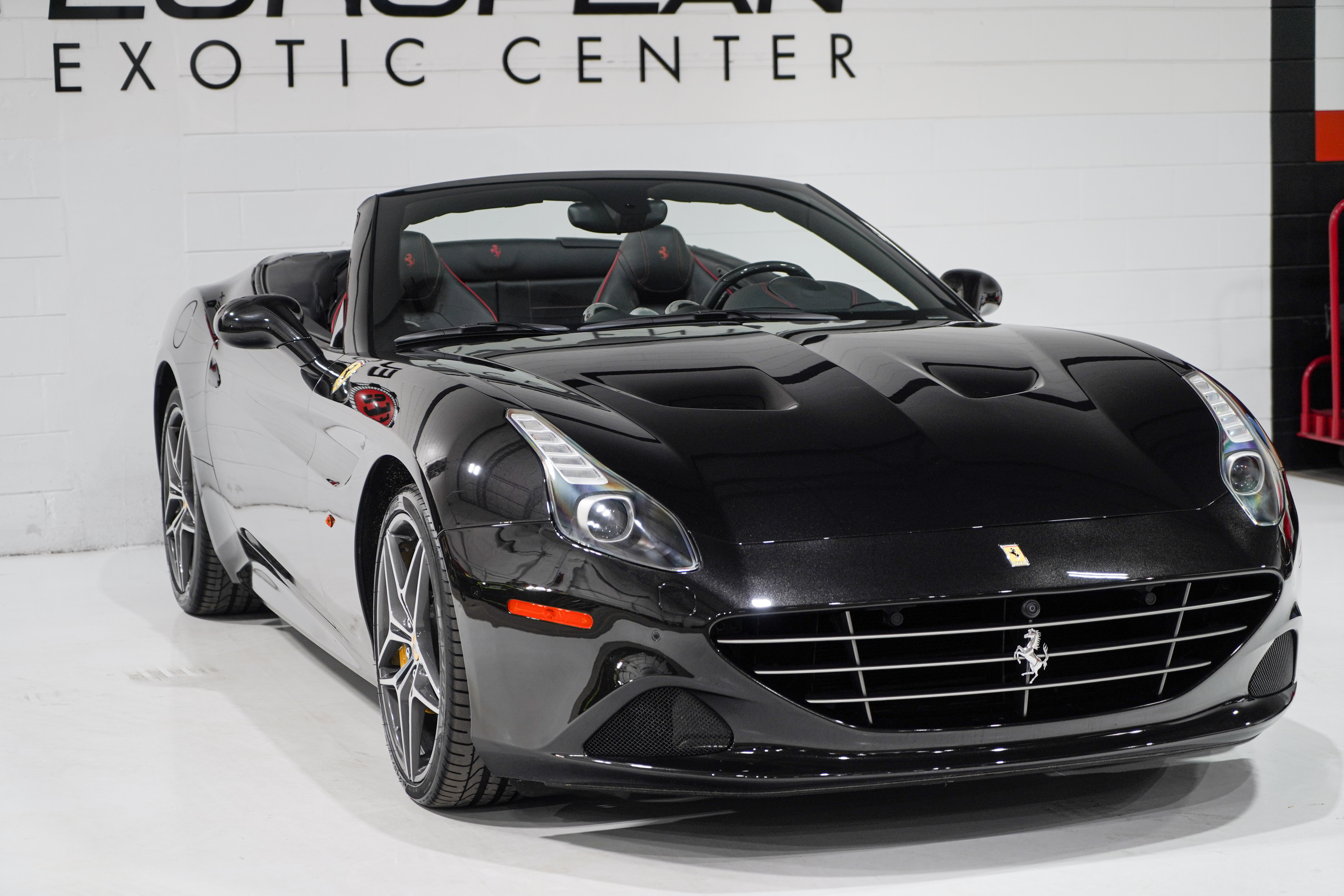 Used 2016 Ferrari California T RWD image 32