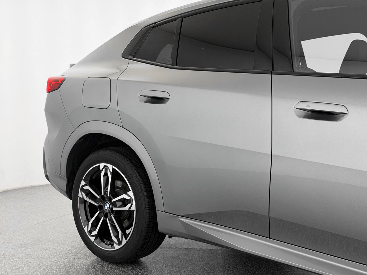 Used 2025 BMW X2 xDrive28i w/ M Sport Package image 40