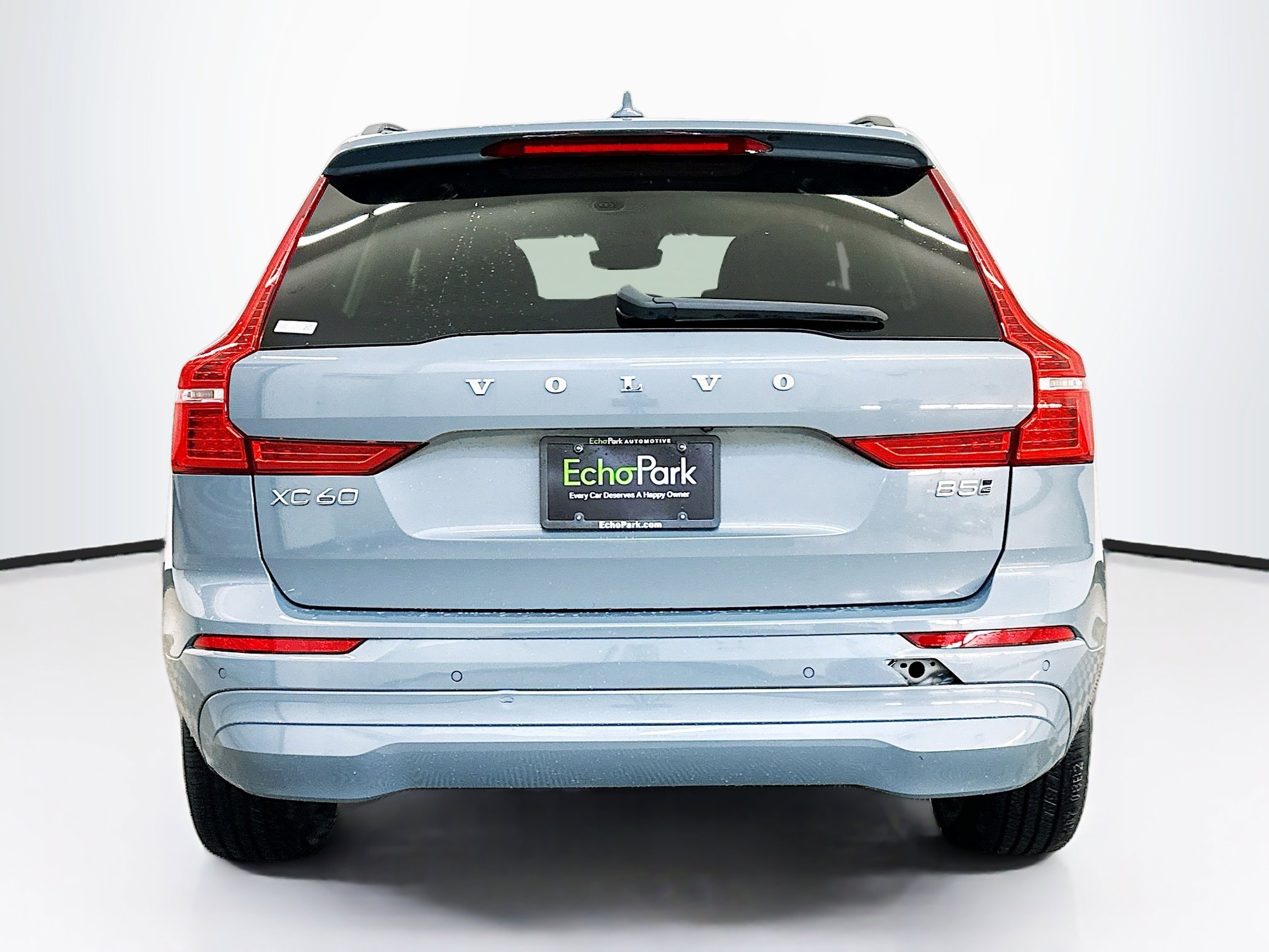 Used 2023 Volvo XC60 B5 Core w/ Climate Package image 7