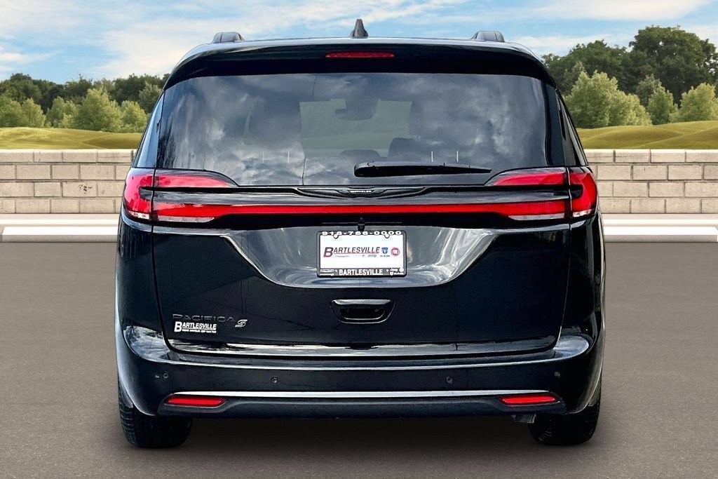 New 2026 Chrysler Pacifica Select w/ S Appearance Package FWD image 4
