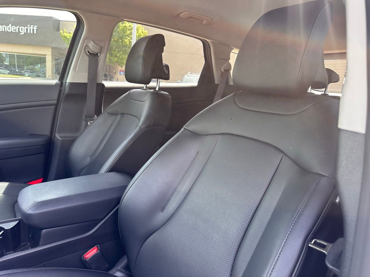 Used 2025 Kia Sportage EX image 17