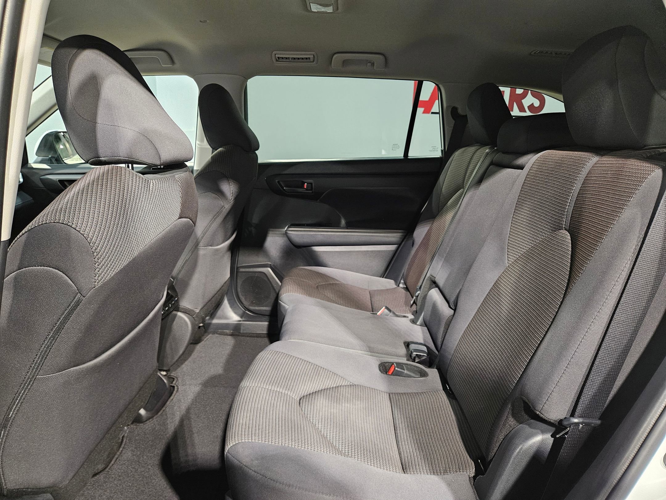 Certified 2025 Toyota Highlander LE FWD image 35