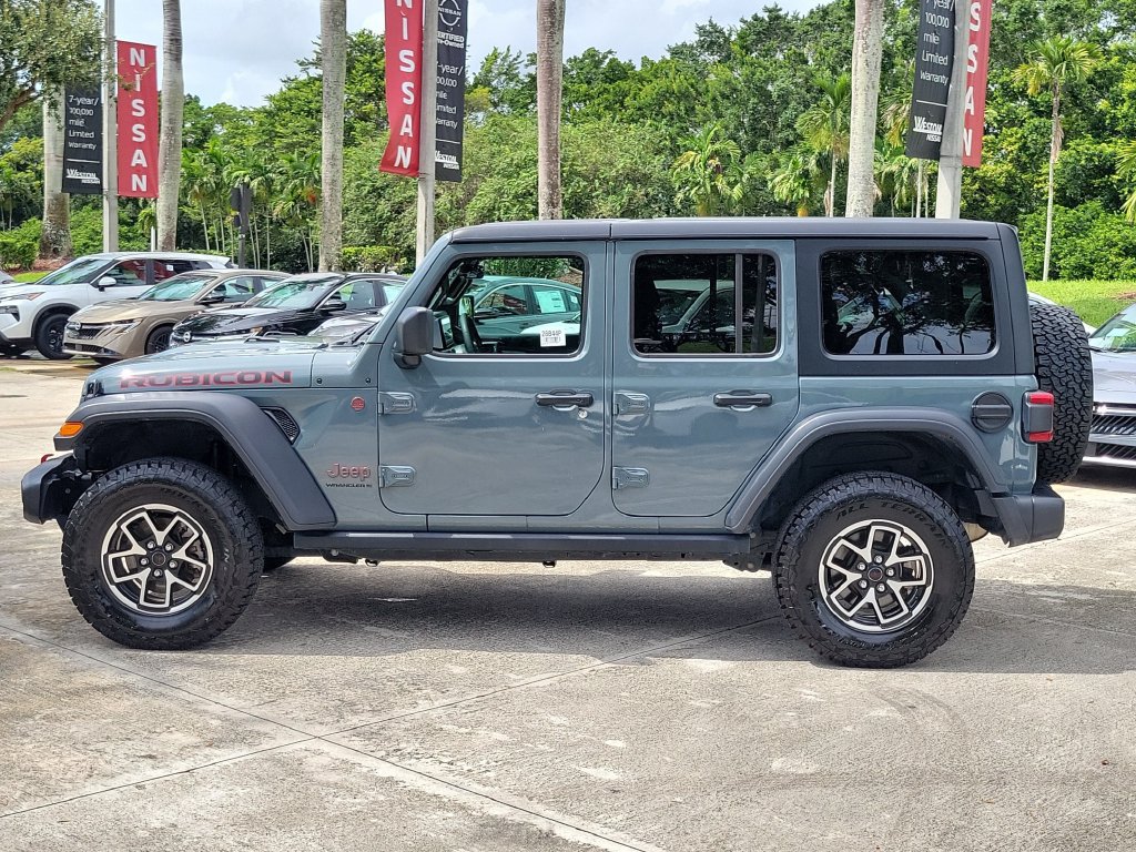 Used 2025 Jeep Wrangler Unlimited Rubicon AWD/4WD image 4