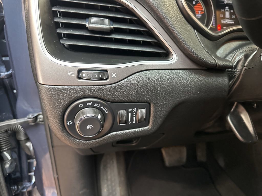 Used 2021 Jeep Cherokee Latitude Plus image 24