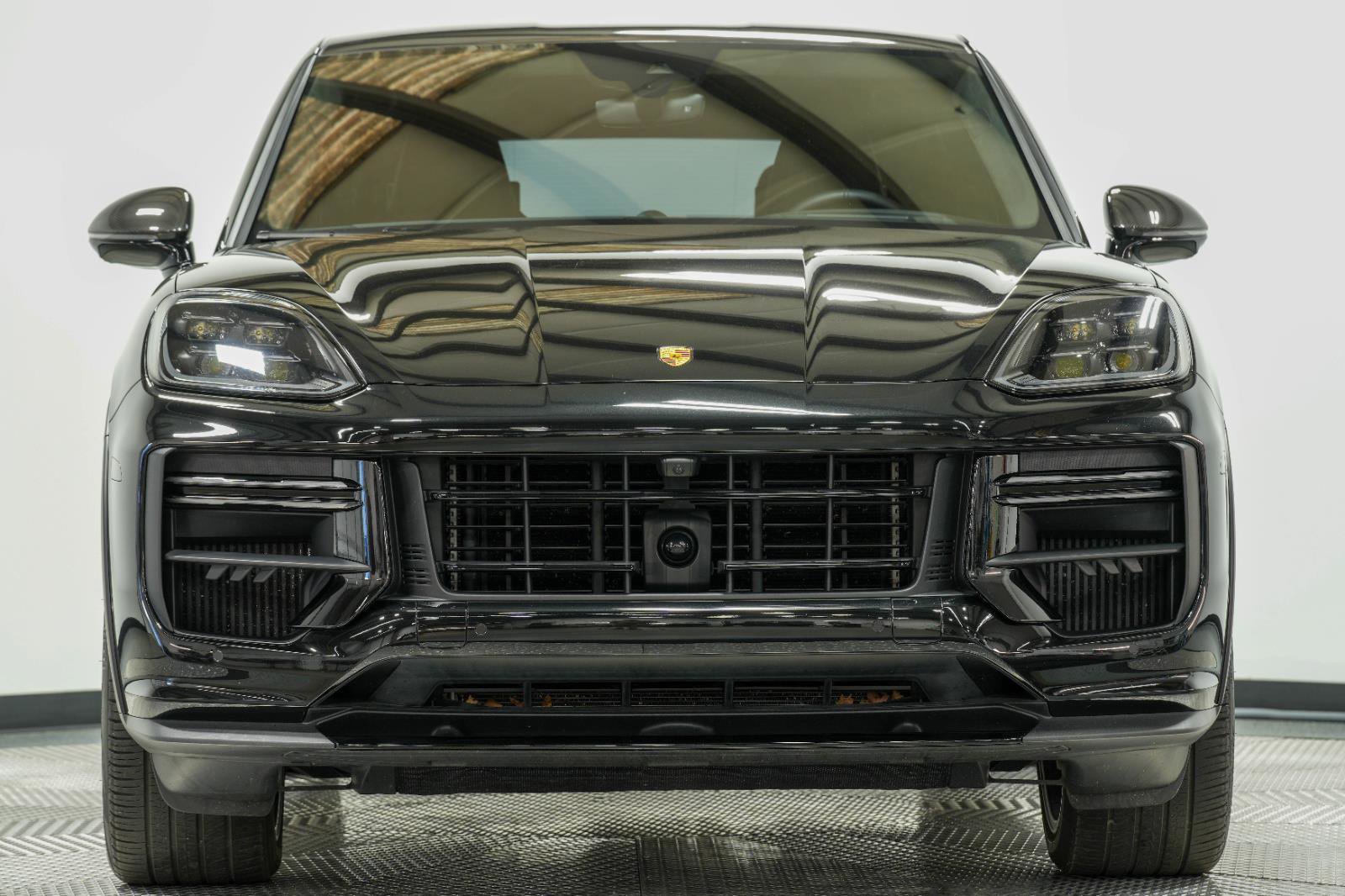 Used 2024 Porsche Cayenne Turbo GT image 4